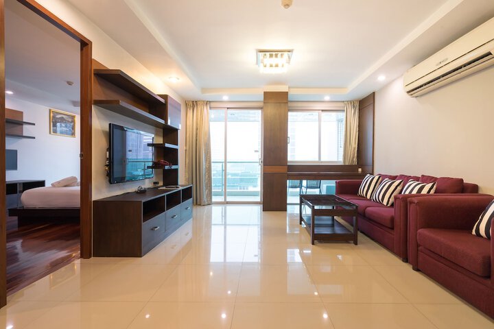 Room 8 of 48