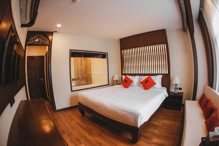 Room 6 of 44