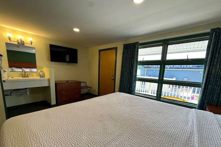 Room 7 of 41