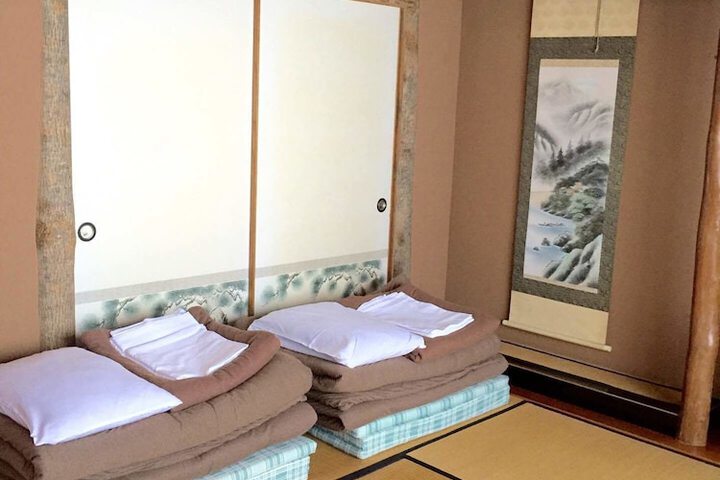 Room 9 of 26