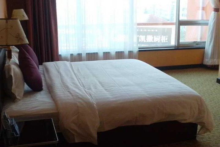 Room 2 of 6