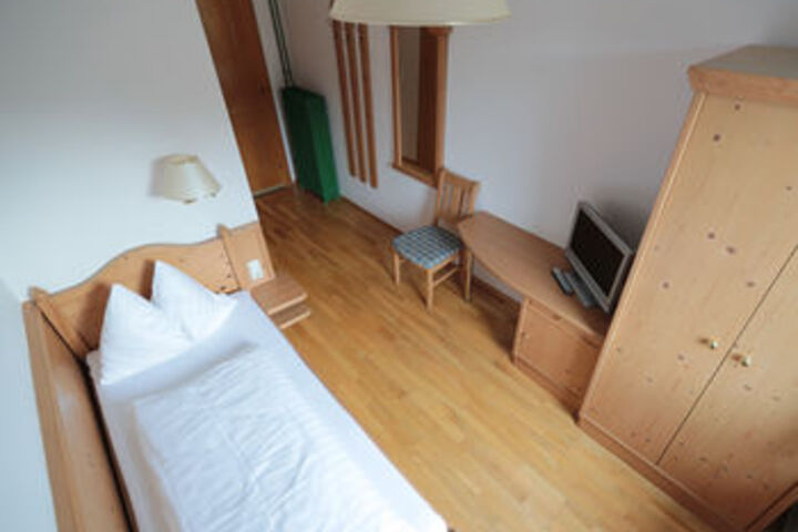 Room 16 of 23