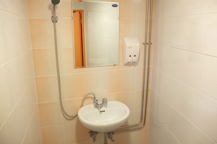 Room 30 of 46