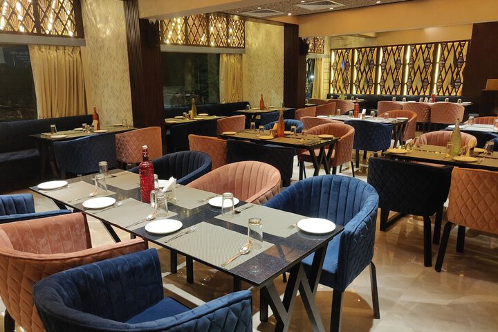 Dining 75 of 103