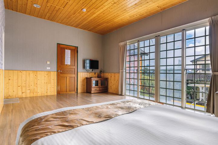 Room 63 of 119