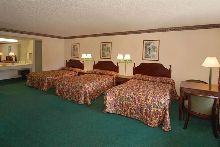 Room 7 of 10