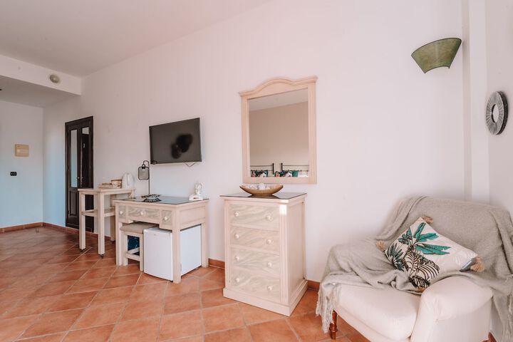 Room 6 of 77