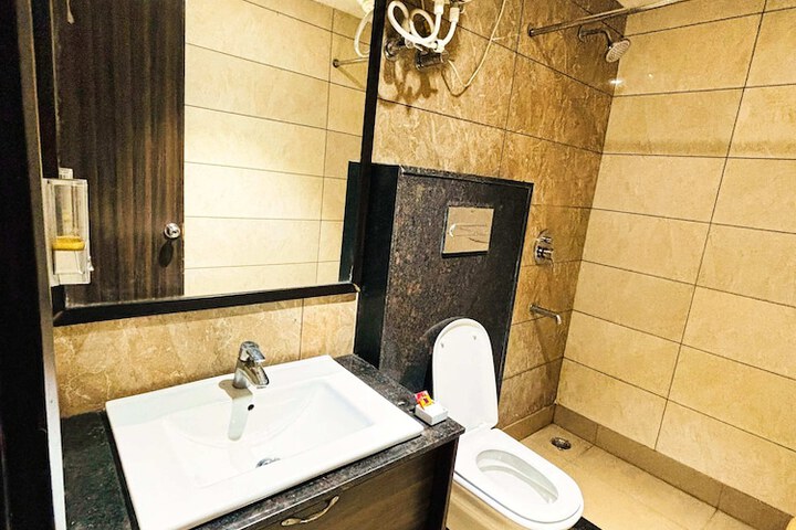 Room 10 of 27