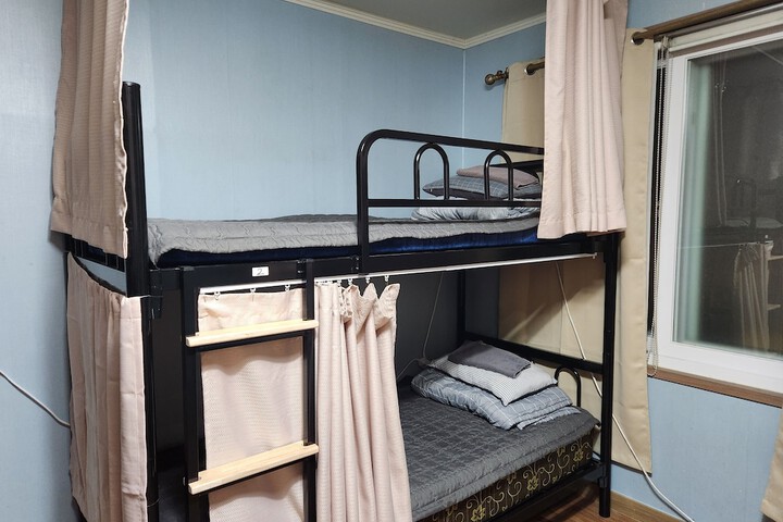 Room 28 of 45