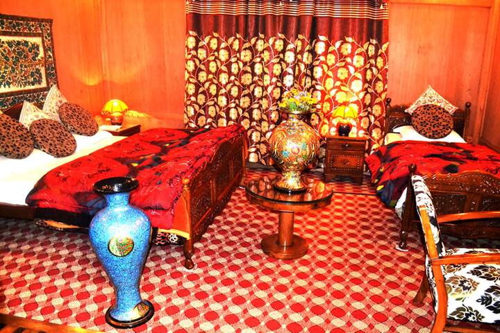 Room 7 of 150