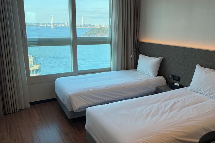Room 10 of 46