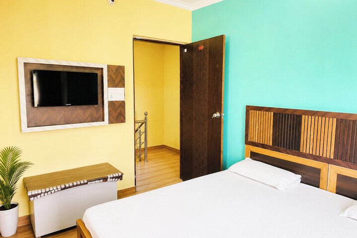 Room 3 of 9