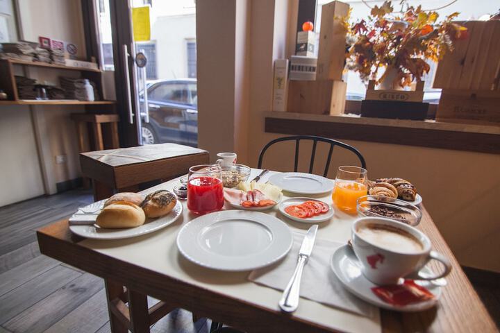 Breakfast/Coffee Service 80 of 90
