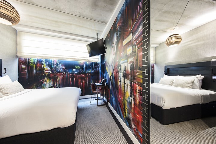 Room 12 of 152