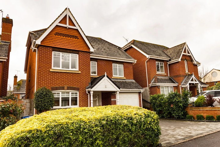 Photo of Luxury 5 Bed house in Windsor