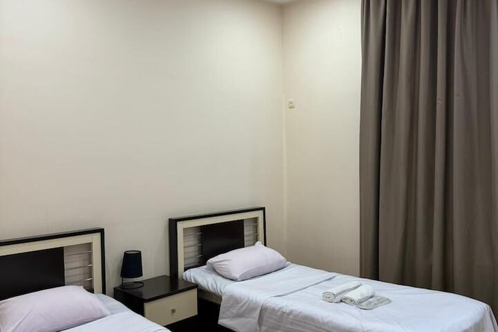 Room 21 of 34