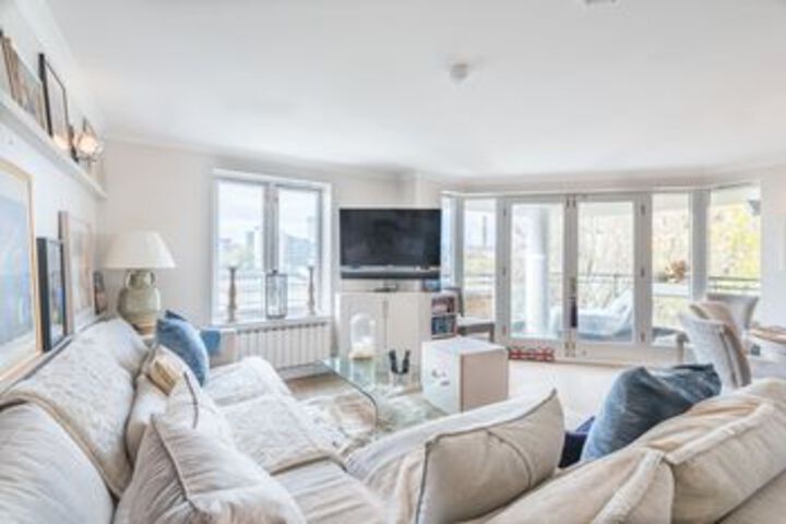 Stunning Riverside home in Battersea