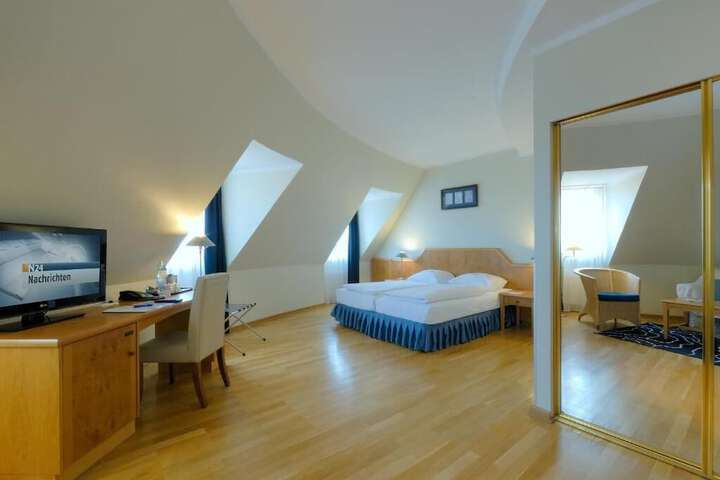 Room 8 of 24