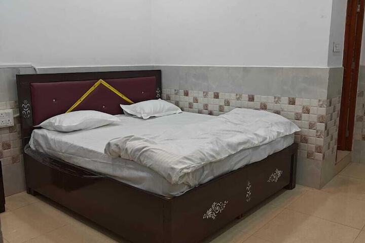 Room 14 of 18
