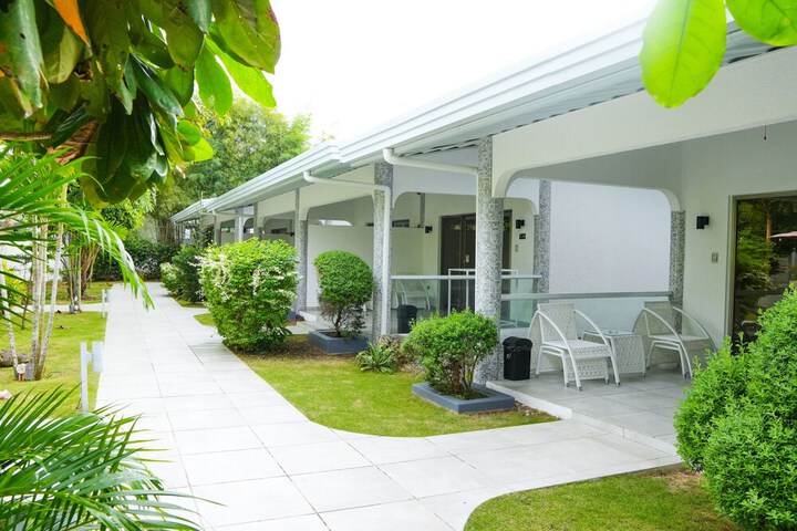 Hotel Exterior 83 of 90