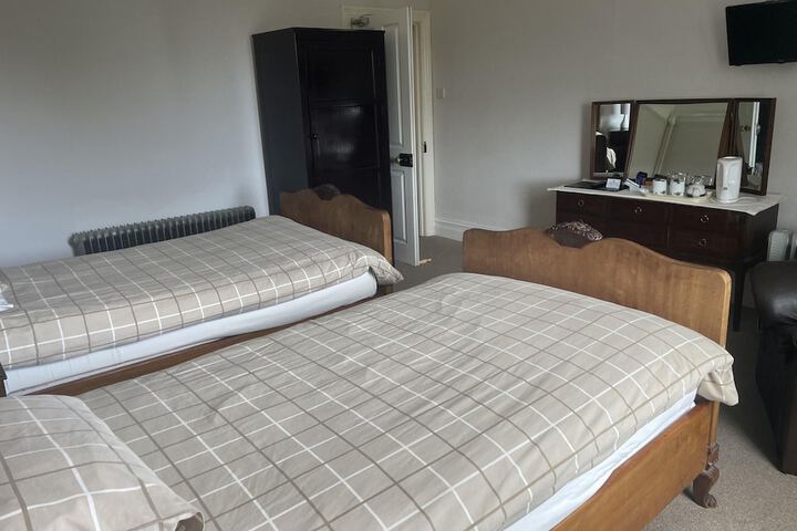Room 25 of 77