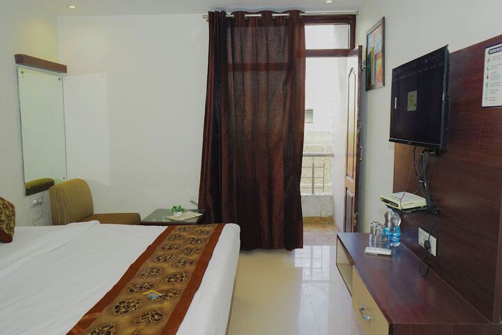 Room 13 of 30