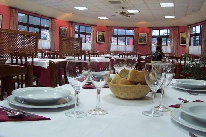 Dining 2 of 7