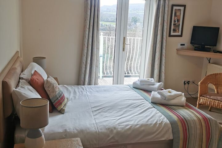 Room 5 of 12