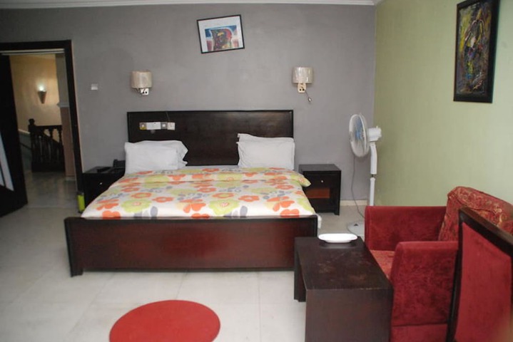 Room 10 of 26