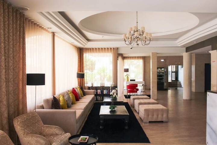 Guest Lobby
