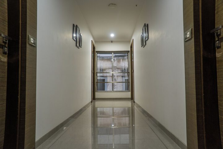 Ballroom/Hall 64 of 86