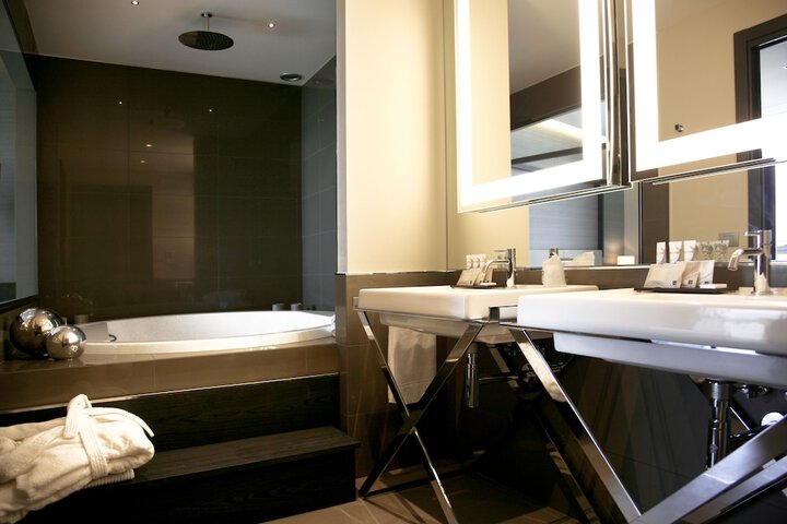 Room 52 of 105