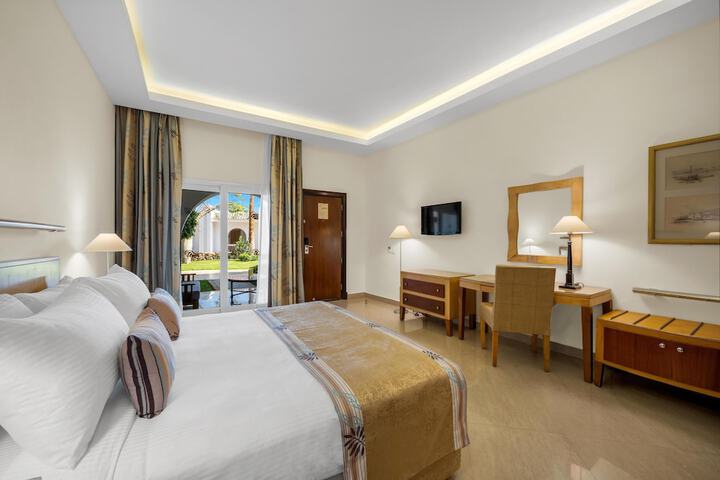 Room 44 of 176