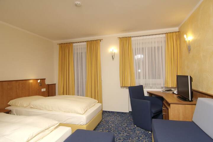 Room 10 of 43