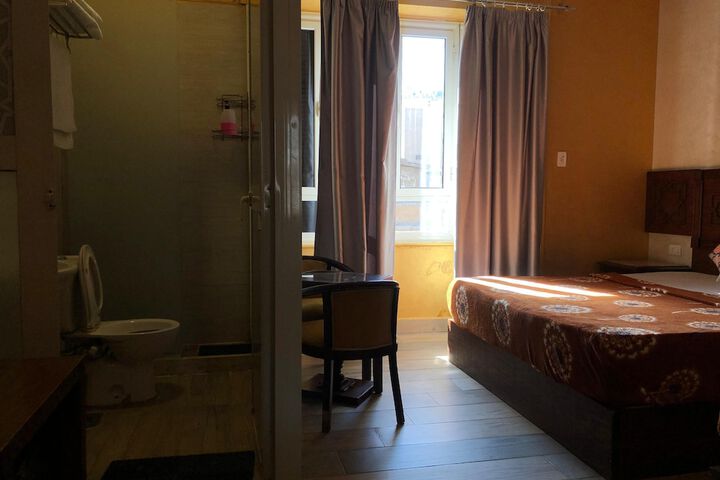 Room 28 of 114