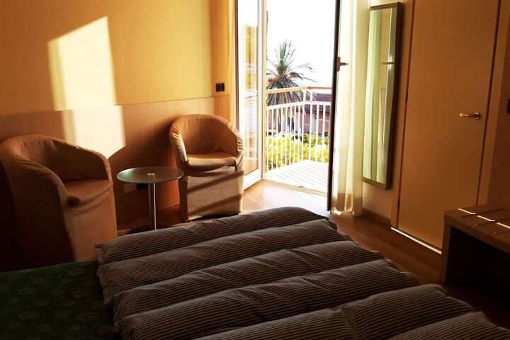 Room 27 of 78