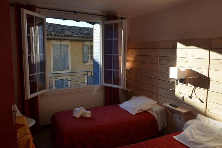 Room 14 of 28