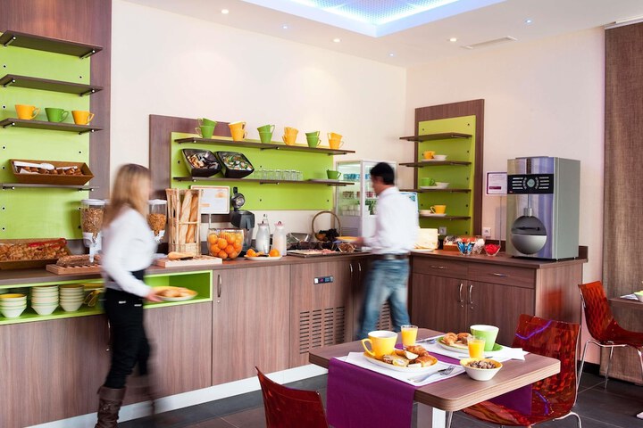 Breakfast/Coffee Service 36 of 60