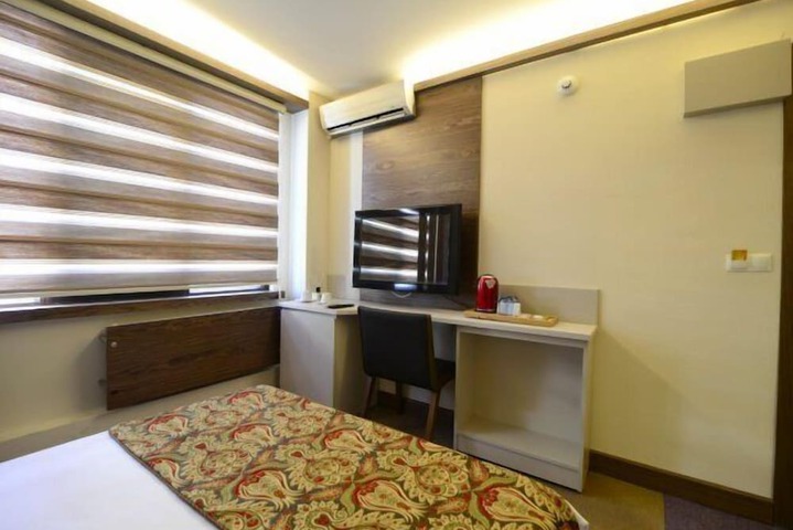 Room 8 of 21