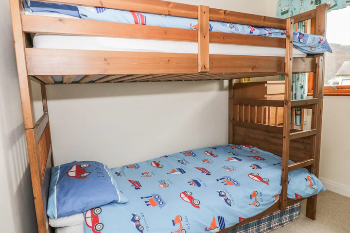 Room 4 of 6