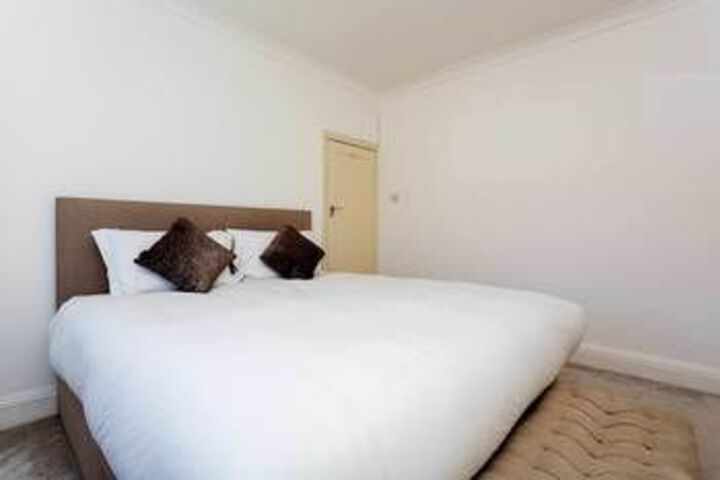Room 9 of 25