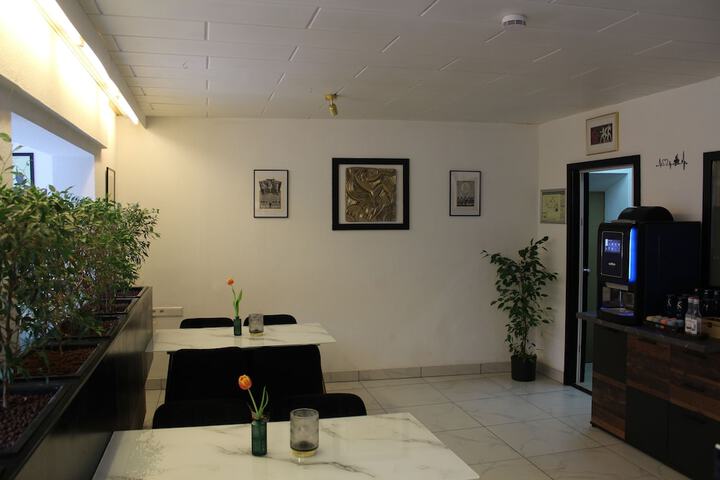 Lounge 50 of 53