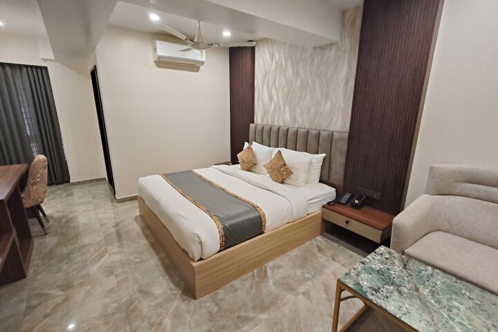 Room 6 of 34