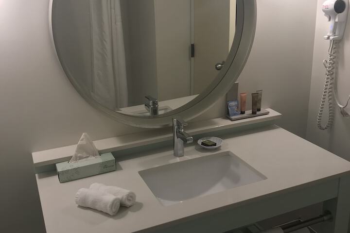 Bathroom sink