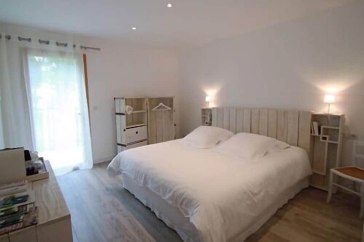 Room 6 of 89