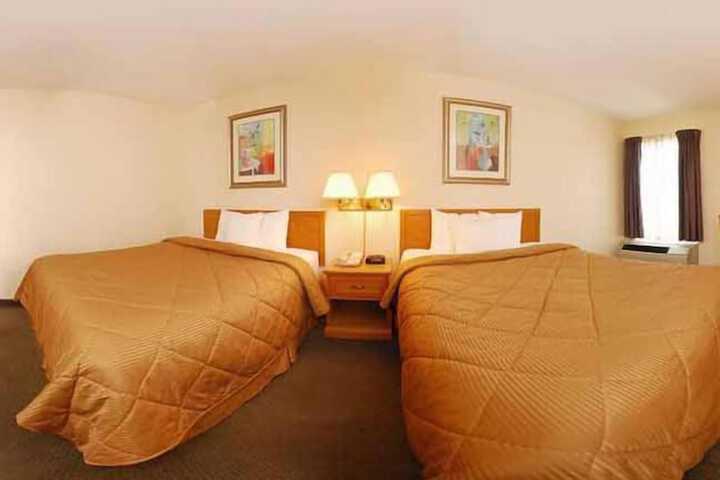 1 Queen Bed Accessible (1 of 3)