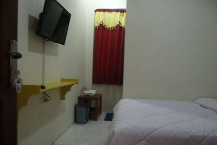 Room 9 of 35