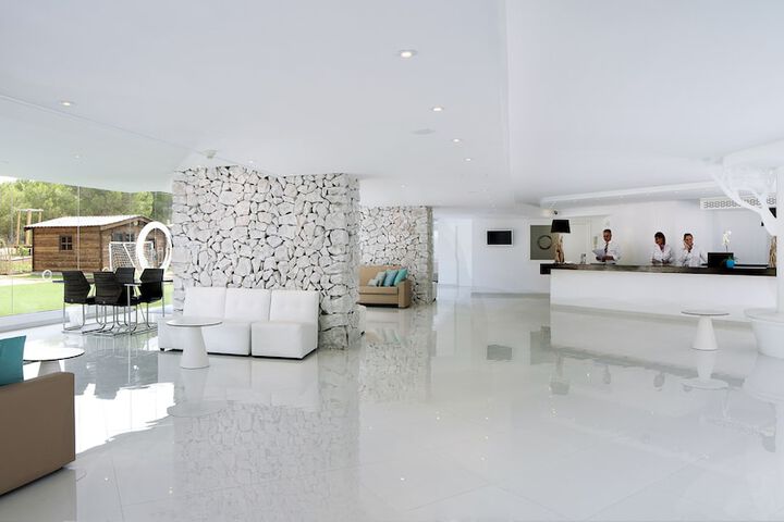 Guest Lobby