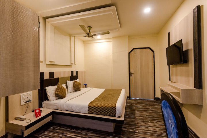 Room 12 of 19