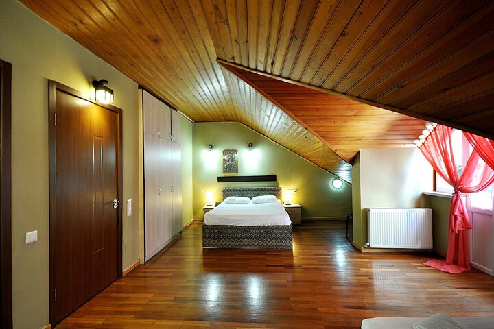 Room 15 of 37